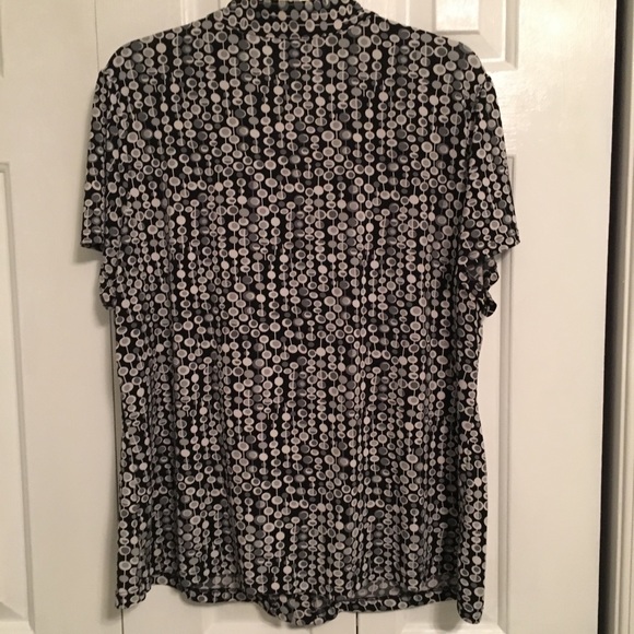 Perceptions Ruffle V Neck Top ~ 1X - Picture 6 of 8
